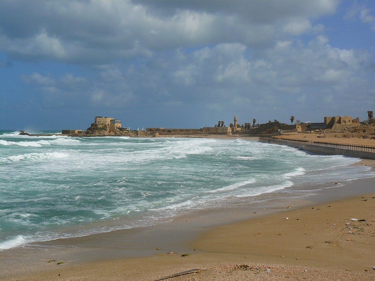 Caesarea Maritima: the harbour and the Roman city